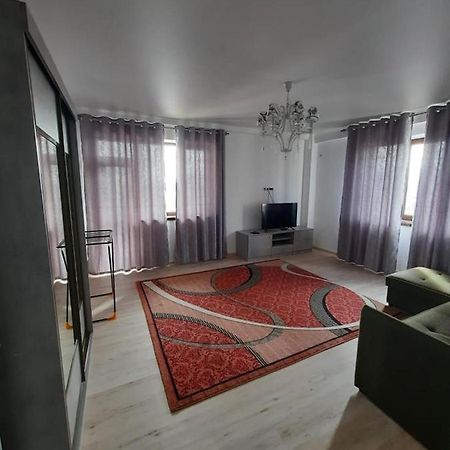 Diplomat - 2 Apartment Bishkek Luaran gambar