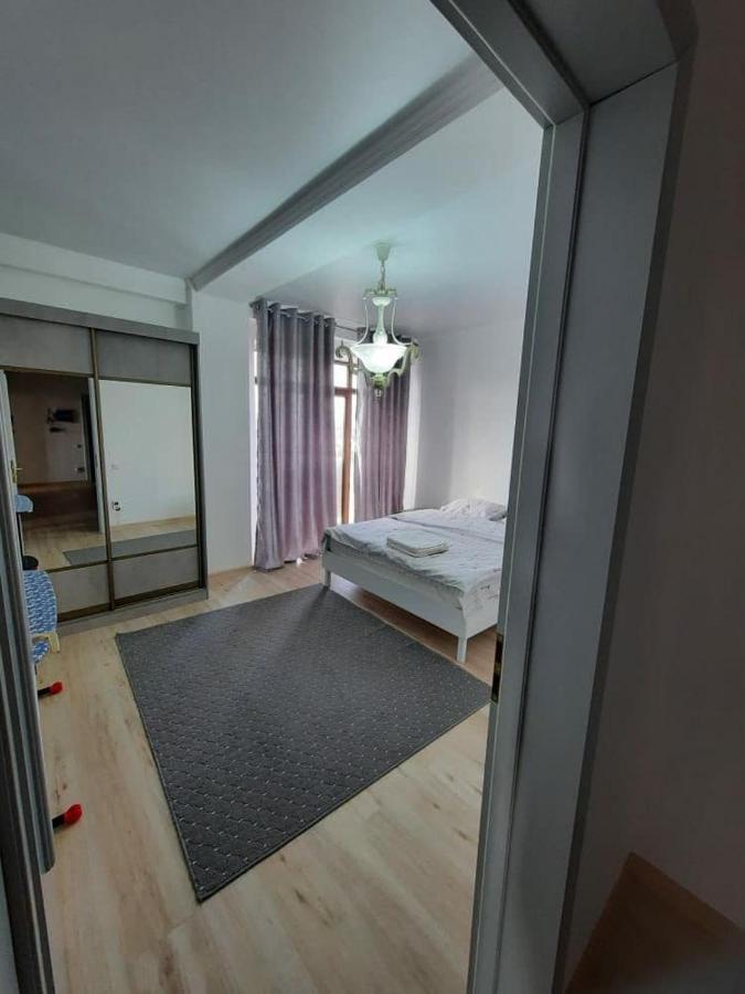 Diplomat - 2 Apartment Bishkek Luaran gambar