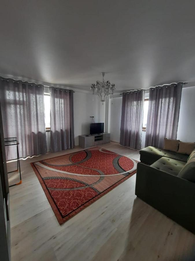 Diplomat - 2 Apartment Bishkek Luaran gambar