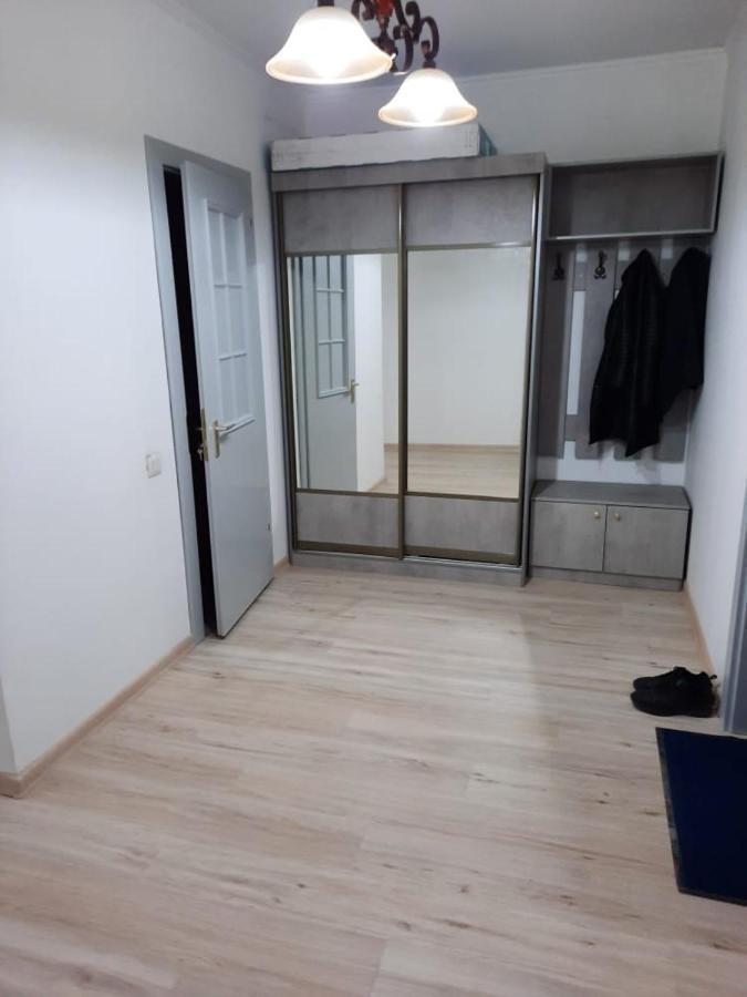 Diplomat - 2 Apartment Bishkek Luaran gambar