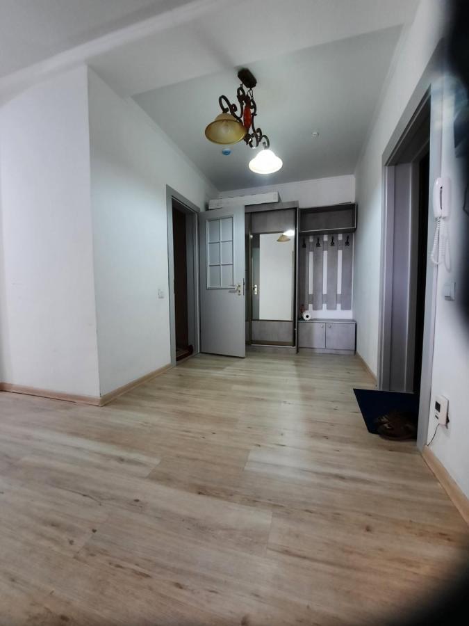 Diplomat - 2 Apartment Bishkek Luaran gambar