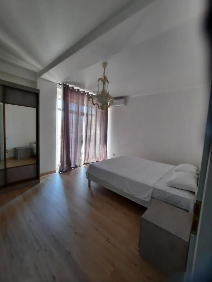 Diplomat - 2 Apartment Bishkek Luaran gambar